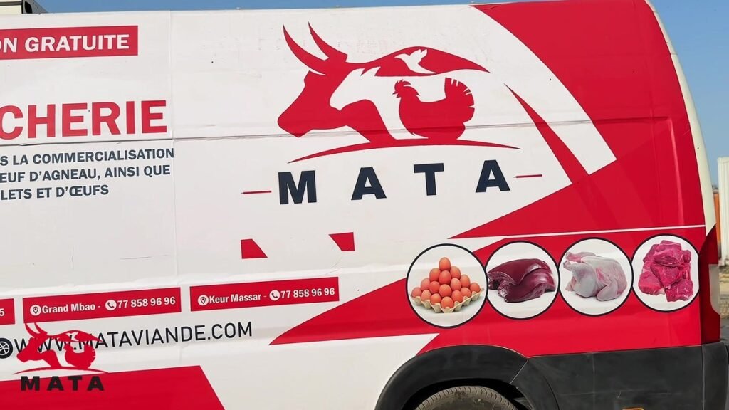 Flanc du camion frigorifique MATA, boucherie et livraison gratuite à Dakar