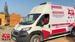 Camion frigorifique MATA de trois quarts, livraison gratuite à Dakar